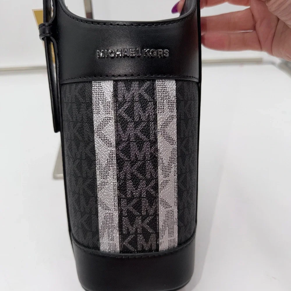 Michael Kors Wine Bottle Holder Black Multi Signature MK 35F2SGFN6Y
